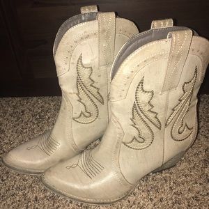 Very Volatile cowboy boots